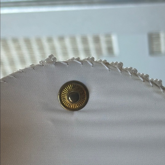 Chic White Wristlet Clutch with Intricate Design - Picture 5 of 10